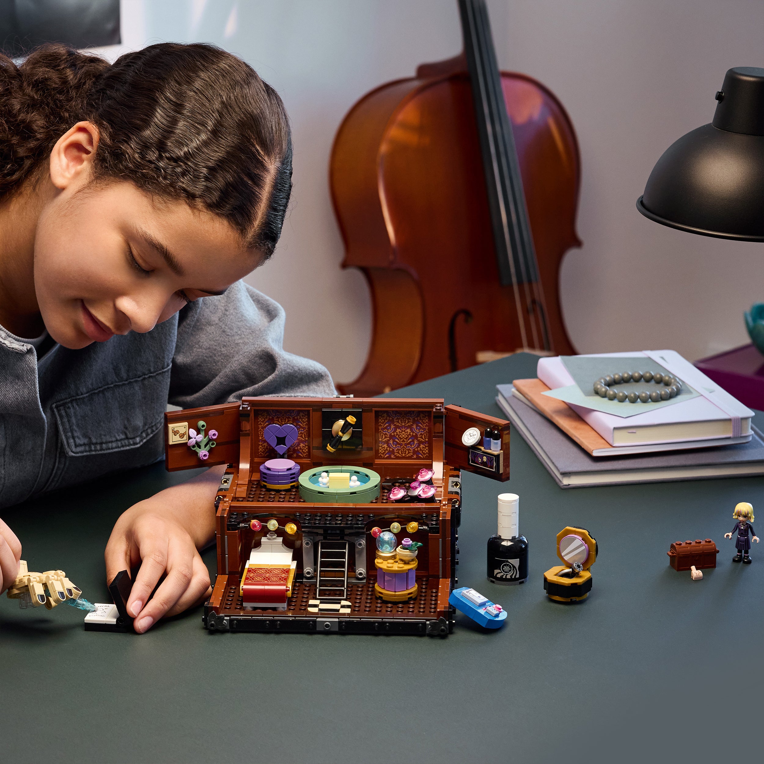 LEGO Wednesday Die Wohnung des Eiskalten Händchens (76785) – Originalverpackung, Ansicht 2